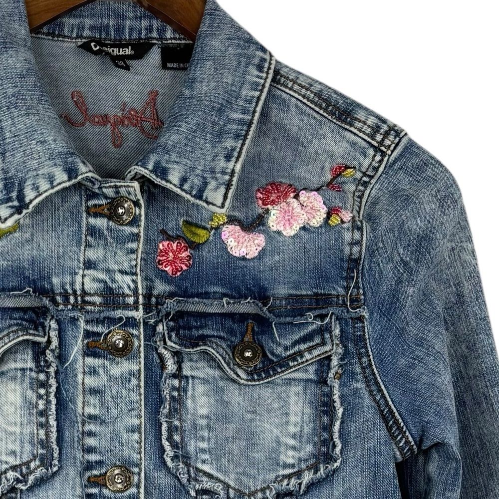 Desigual Floral Embroidered 4 Pocket Distressed Fade Washed Jean Jacket EU 38 - Picture 4 of 14
